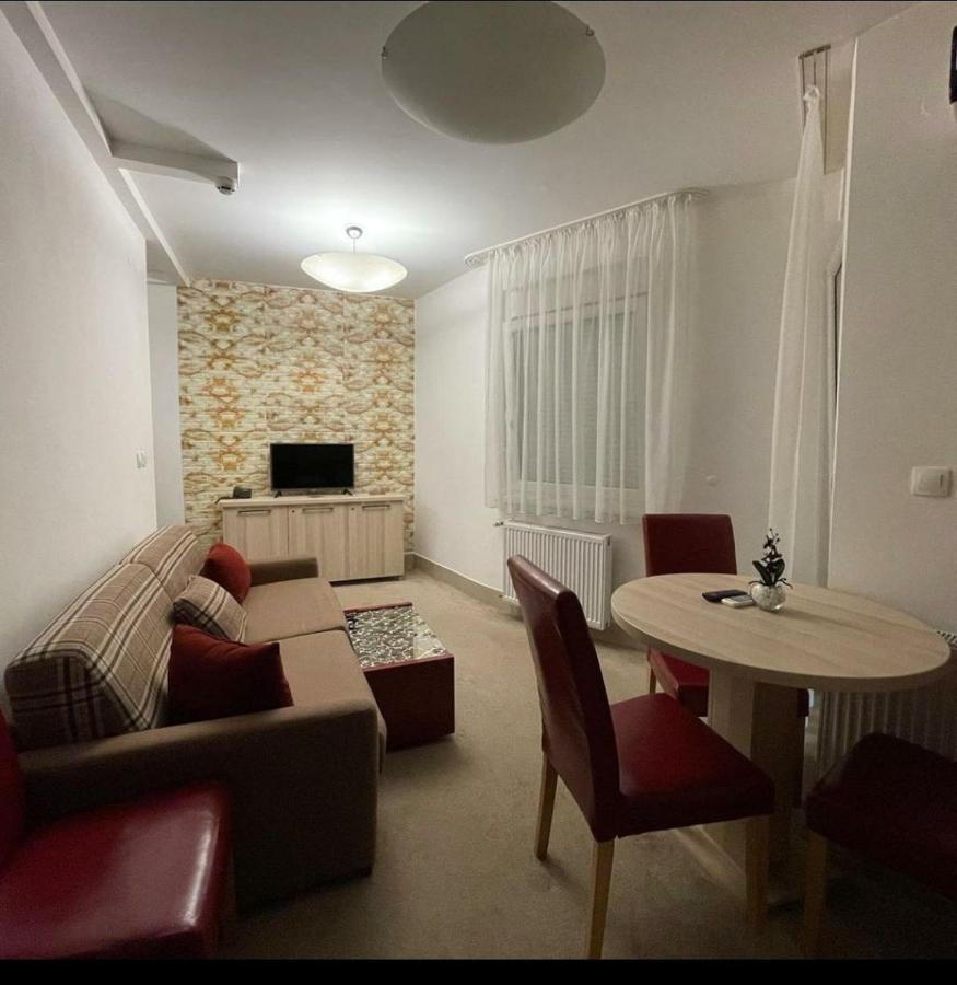 Holiday Wing Apartment 2 Ягодина Экстерьер фото