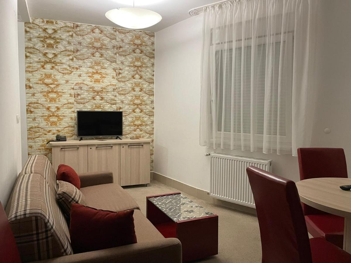 Holiday Wing Apartment 2 Ягодина Экстерьер фото